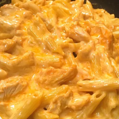 Skillet for Dinner – Cheesy Buffalo Chicken & Pasta
